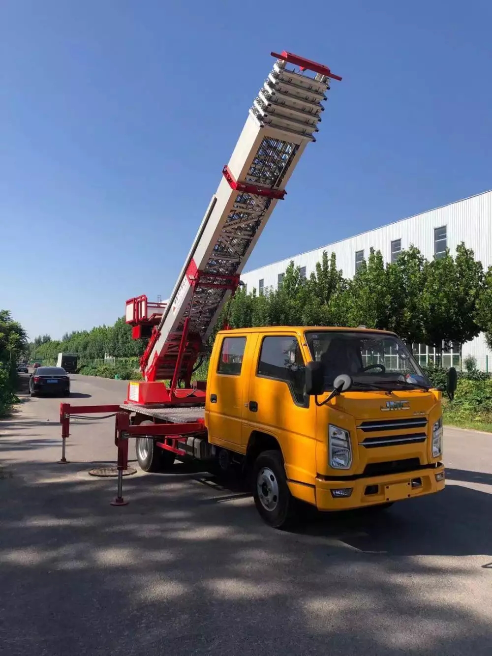 中和镇附近的云梯车出租服务：轻松解决高空作业需求