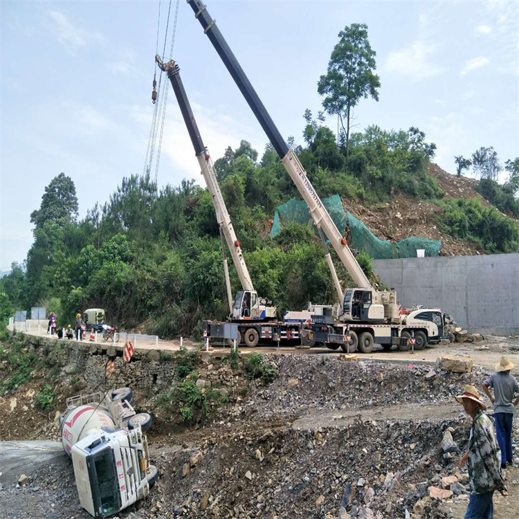 中和镇汽车掉沟里叫吊车救援要多少钱